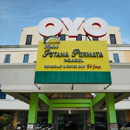 Istana Permata Ngagel Hotel Surabaya Kültér fotó