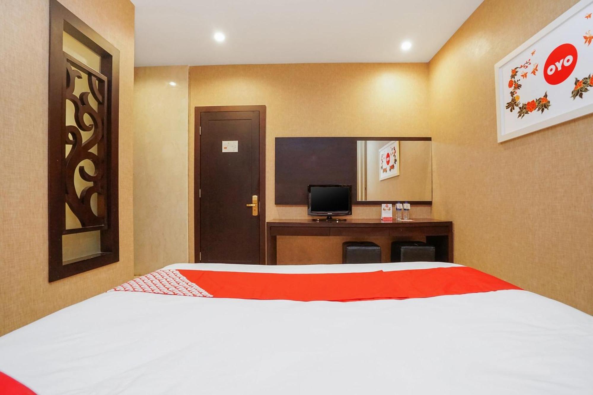 Istana Permata Ngagel Hotel Surabaya Kültér fotó