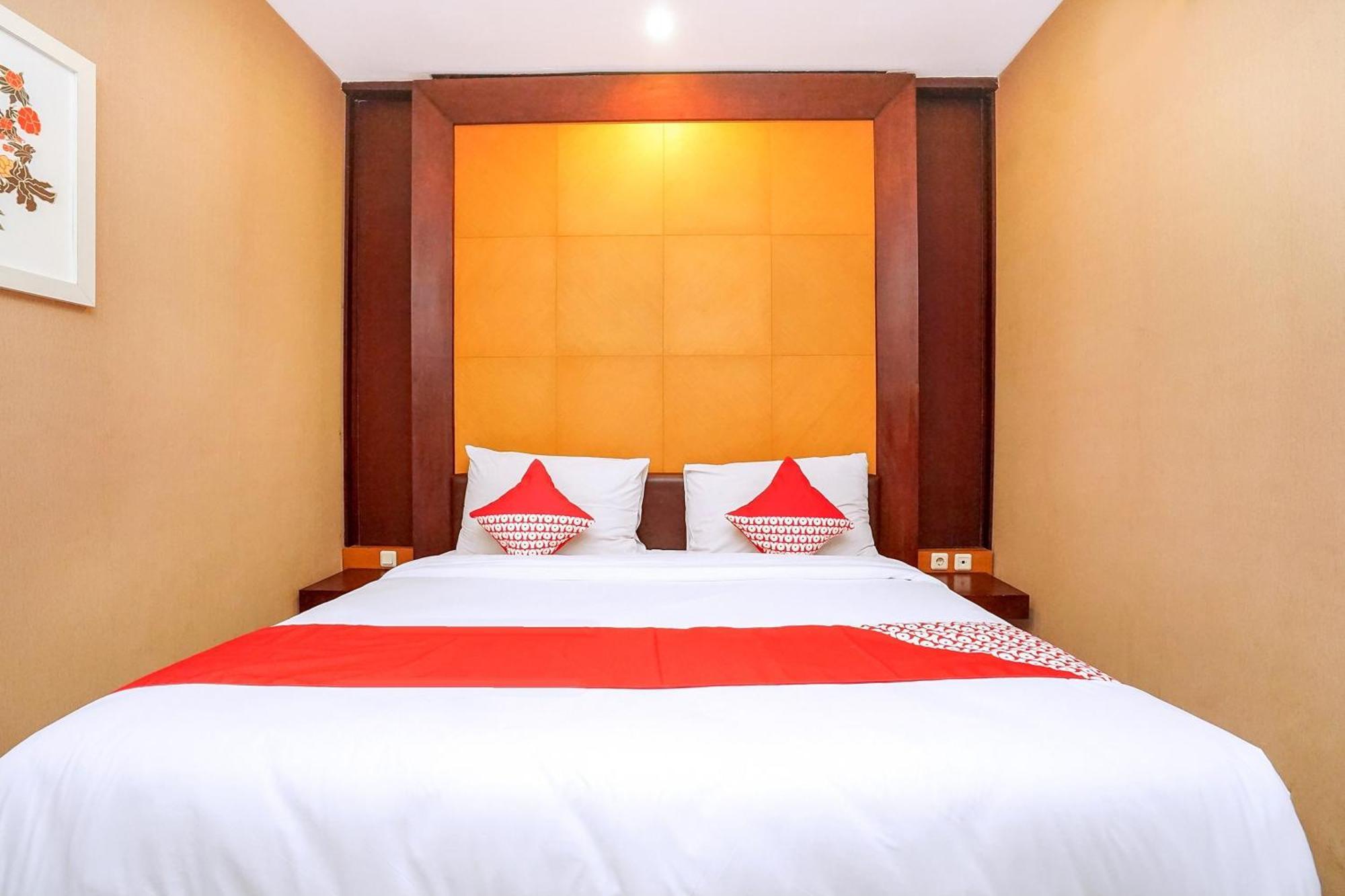 Istana Permata Ngagel Hotel Surabaya Kültér fotó