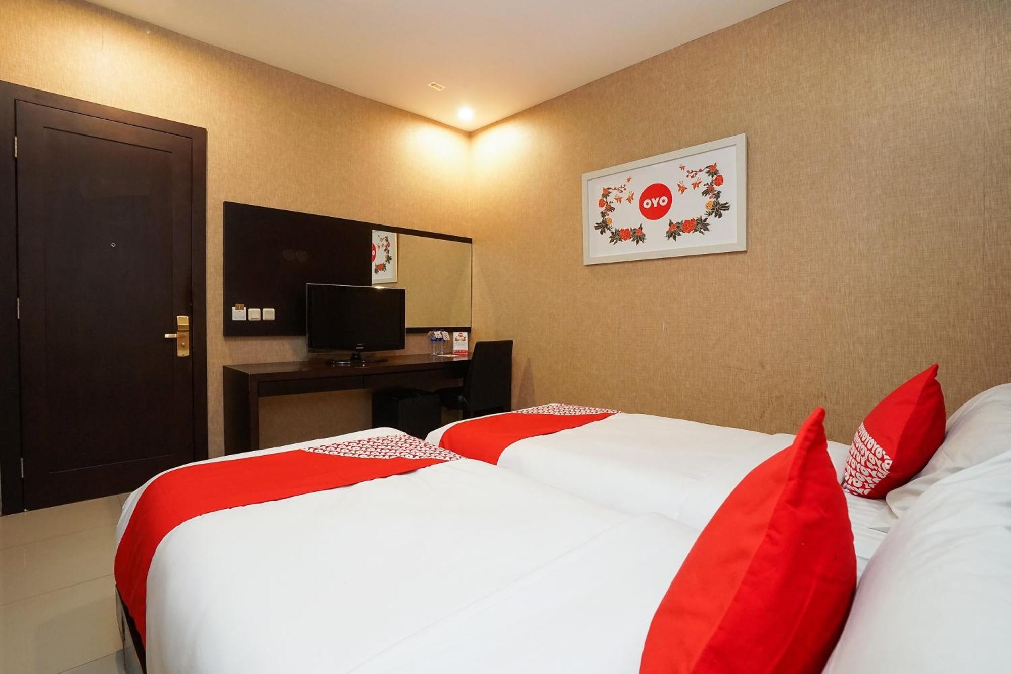 Istana Permata Ngagel Hotel Surabaya Kültér fotó