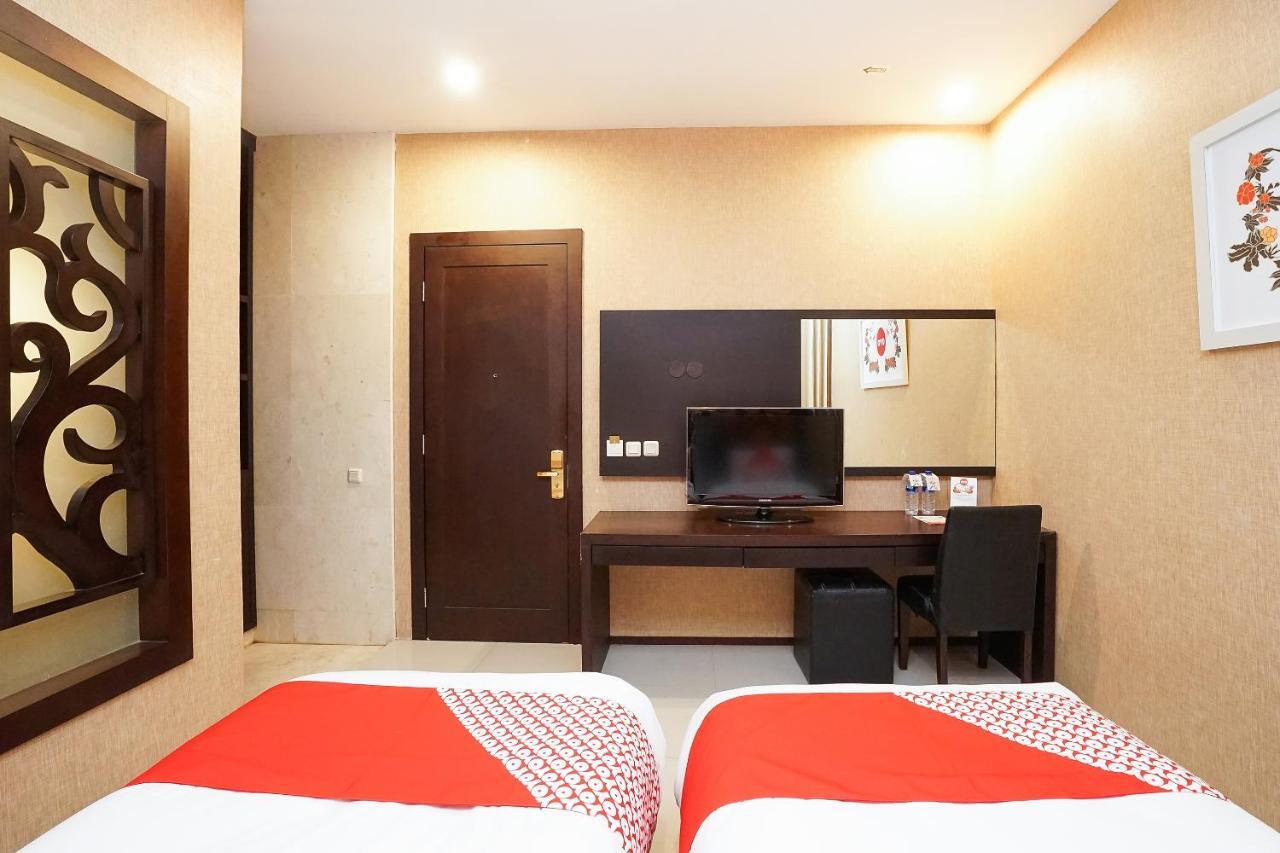 Istana Permata Ngagel Hotel Surabaya Kültér fotó