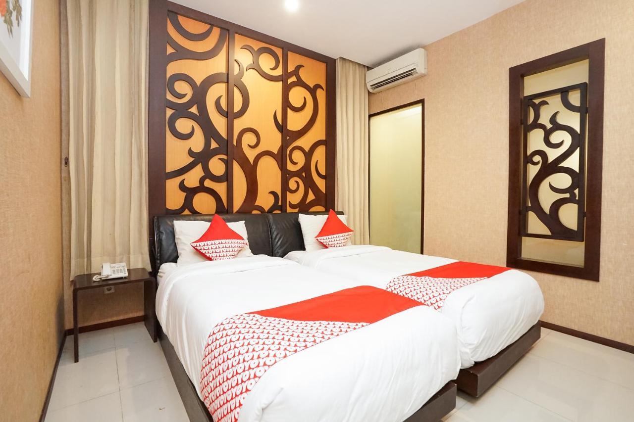 Istana Permata Ngagel Hotel Surabaya Kültér fotó