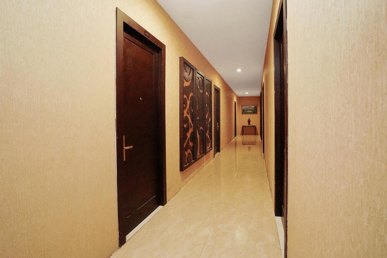 Istana Permata Ngagel Hotel Surabaya Kültér fotó