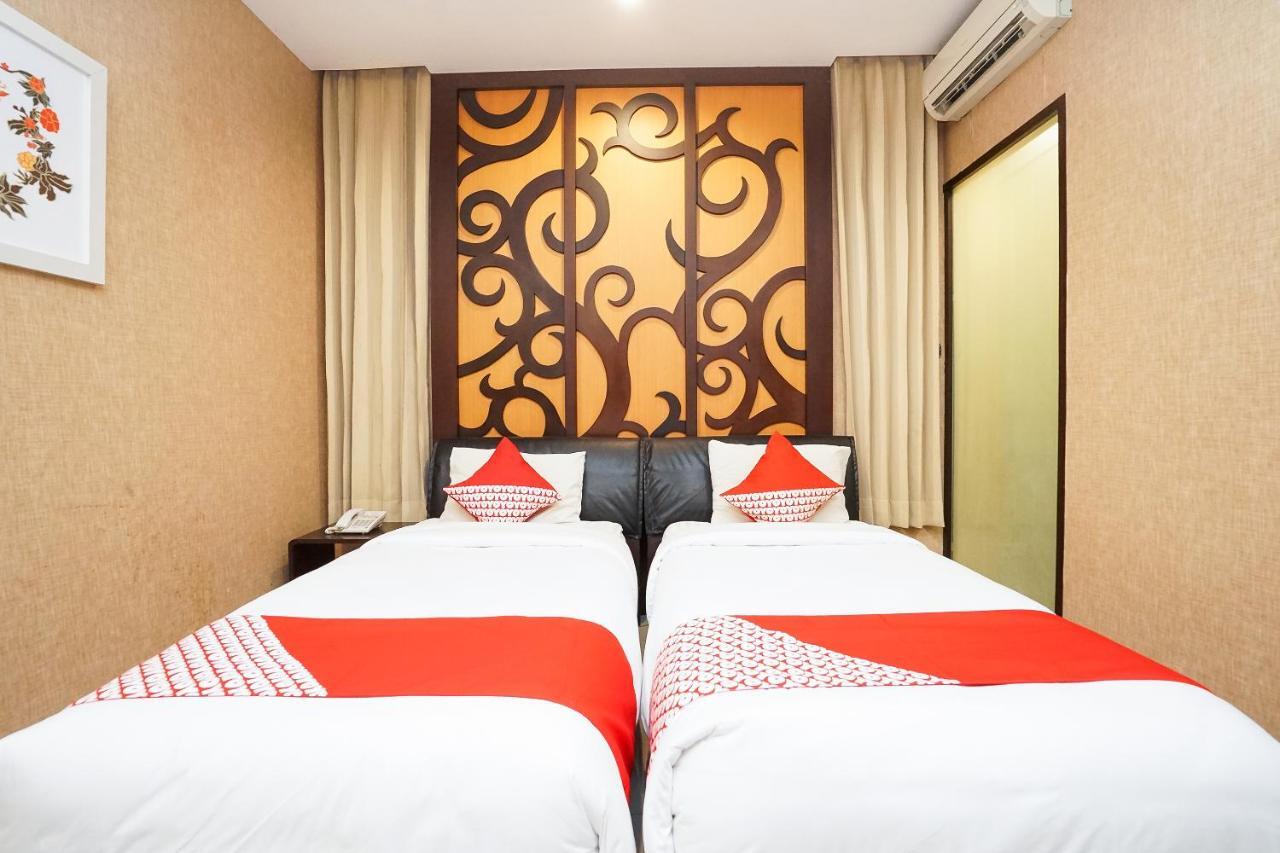 Istana Permata Ngagel Hotel Surabaya Kültér fotó